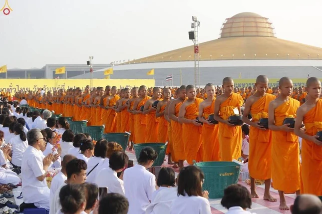 Lễ cúng dường 10.000 vị sư tại Thái Lan ảnh 10 a thai 6.jpg