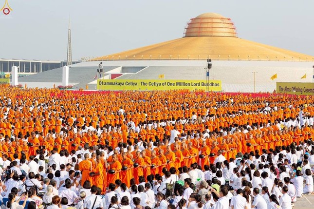 Lễ cúng dường 10.000 vị sư tại Thái Lan ảnh 13 a thai 8.jpg