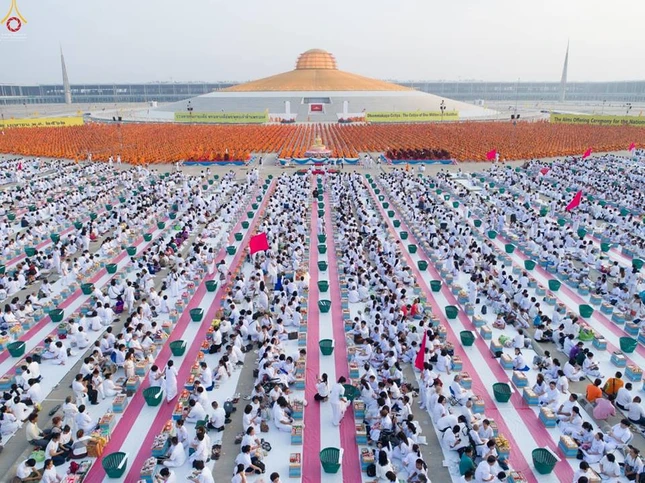 Lễ cúng dường 10.000 vị sư tại Thái Lan ảnh 14 a thai 9.jpg