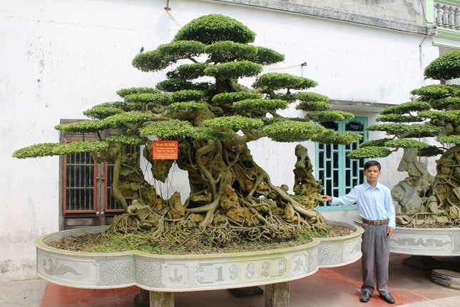 Ông Lưu Văn Công và 2 tác phẩm sẽ đưa đến dự Triển lãm SVC tại Vesak 2019.3.JPG