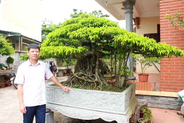 Ông Vũ Văn Tuynh và tác phẩm sẽ đưa đến dự Triển lãm SVC tại Vesak 2019.JPG