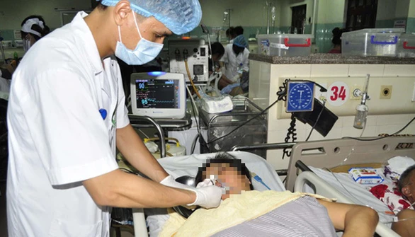 Đột quỵ não trong ngày nắng nóng, người bên cạnh giúp được gì? - Ảnh 1. Đột quỵ não trong ngày nắng nóng, người bên cạnh giúp được gì? - Ảnh 1.