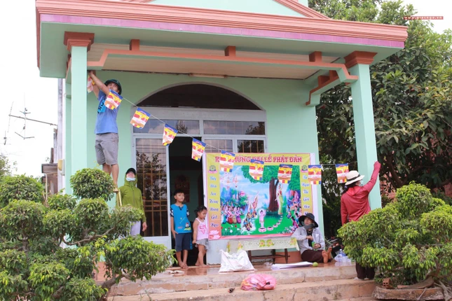 Phật tử xã vùng xa làm 100 lễ đài Phật đản tại gia ảnh 4 5tg1.jpg