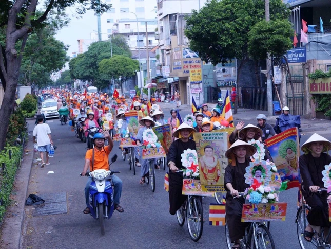 Người trẻ hoan hỷ chuẩn bị đón mừng Phật đản ảnh 1 z1365690679927_c646ab9c92798e604ce6c87e7fbe703e.jpg