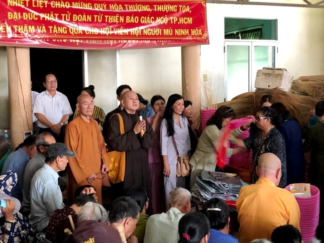 Đại diện Đoàn từ thiện phát biểu.jpg