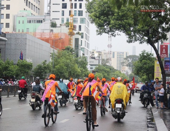 Nét đẹp diễu hành xe đạp hoa mừng Phật đản ảnh 14 13gn.jpg