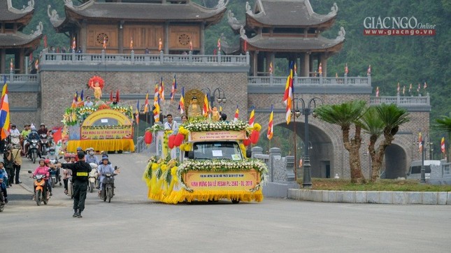 Diễu hành xe hoa trước Đại lễ Vesak tại Hà Nam ảnh 3 1vgiang05.jpg