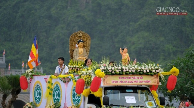 Diễu hành xe hoa trước Đại lễ Vesak tại Hà Nam ảnh 4 1vgiang06.jpg