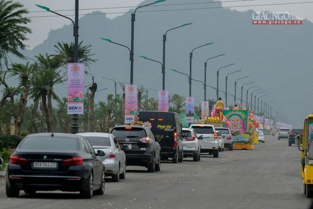 Diễu hành xe hoa trước Đại lễ Vesak tại Hà Nam ảnh 7 1vgiang11.jpg