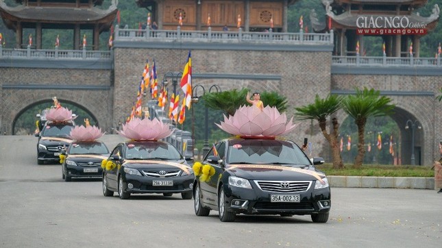 Diễu hành xe hoa trước Đại lễ Vesak tại Hà Nam ảnh 8 1vgiang12.jpg