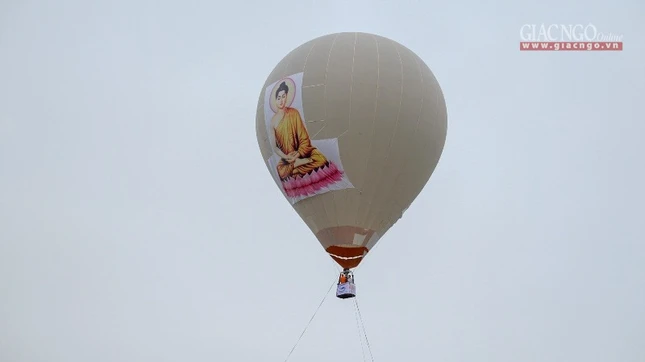 Diễu hành xe hoa trước Đại lễ Vesak tại Hà Nam ảnh 15 1vgiang15.jpg