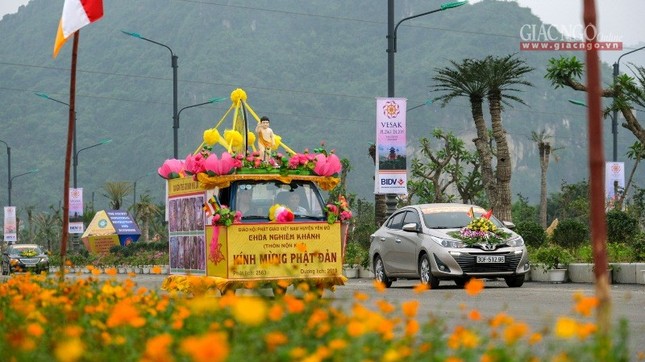 Diễu hành xe hoa trước Đại lễ Vesak tại Hà Nam ảnh 11 1vgiang16.jpg