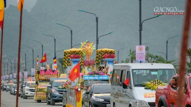 Diễu hành xe hoa trước Đại lễ Vesak tại Hà Nam ảnh 14 1vgiang20.jpg