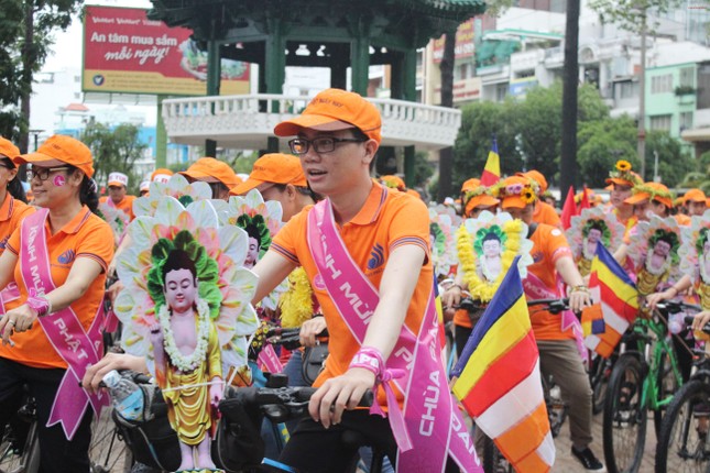 Nét đẹp diễu hành xe đạp hoa mừng Phật đản ảnh 11 4gn.jpg