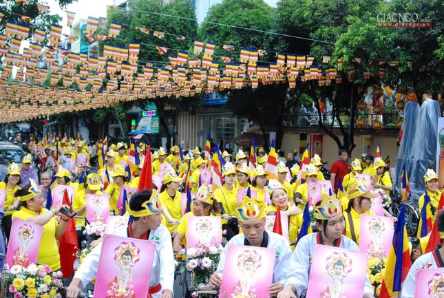 Nét đẹp diễu hành xe đạp hoa mừng Phật đản ảnh 3 H4.jpg