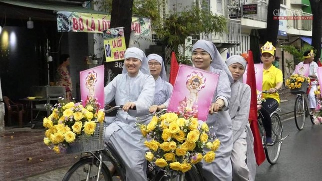 Nét đẹp diễu hành xe đạp hoa mừng Phật đản ảnh 5 H6.jpg