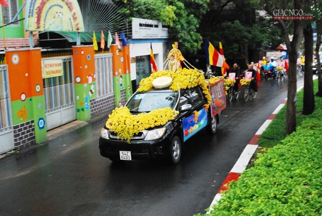 Nét đẹp diễu hành xe đạp hoa mừng Phật đản ảnh 7 H8.jpg