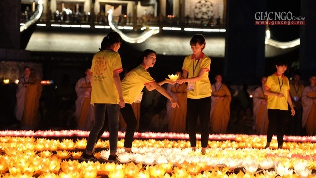 Lung linh đêm hoa đăng trong Đại lễ Vesak ở Hà Nam ảnh 12 1vgiang09.jpg