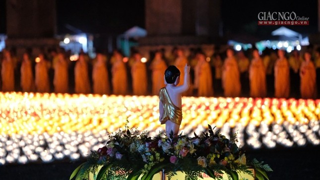 Lung linh đêm hoa đăng trong Đại lễ Vesak ở Hà Nam ảnh 16 1vgiang10.jpg
