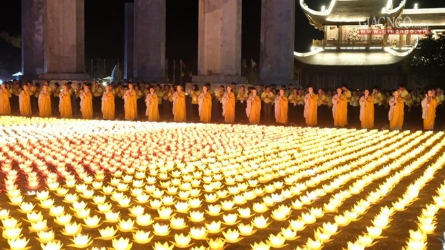 Lung linh đêm hoa đăng trong Đại lễ Vesak ở Hà Nam ảnh 19 1vgiang14.jpg