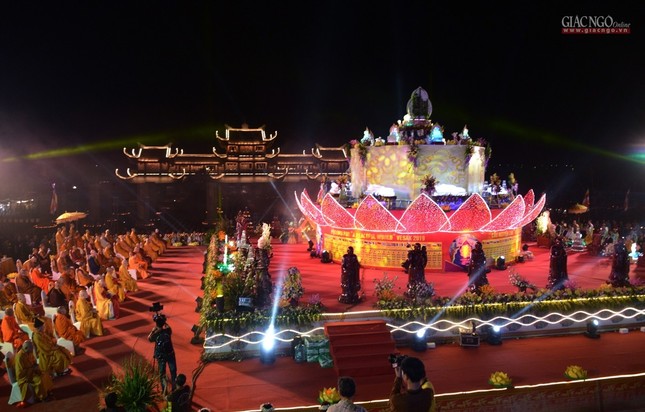 Lung linh đêm hoa đăng trong Đại lễ Vesak ở Hà Nam ảnh 1 BTN_0238.jpg