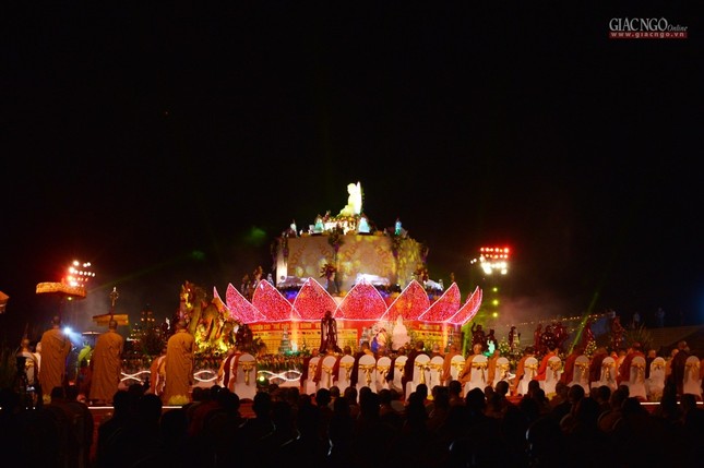 Lung linh đêm hoa đăng trong Đại lễ Vesak ở Hà Nam ảnh 7 BTN_0404.jpg