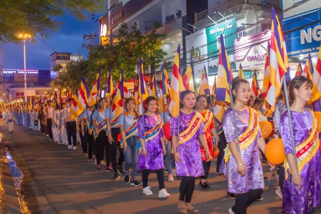 Trang nghiêm lễ rước Phật trên đường phố Nha Trang ảnh 7 10nt1.jpg