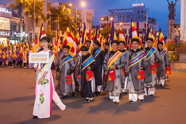 Trang nghiêm lễ rước Phật trên đường phố Nha Trang ảnh 8 11nt.jpg