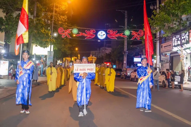 Trang nghiêm lễ rước Phật trên đường phố Nha Trang ảnh 3 3nt.jpg