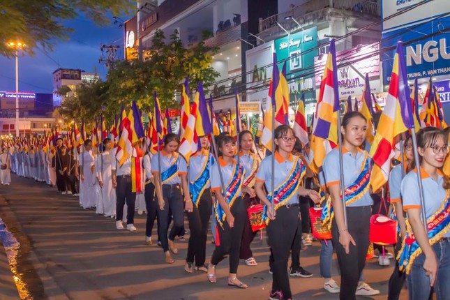 Trang nghiêm lễ rước Phật trên đường phố Nha Trang ảnh 6 9nt.jpg