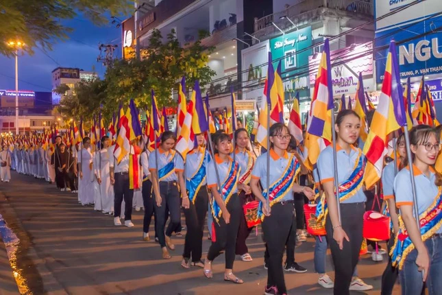 Trang nghiêm lễ rước Phật trên đường phố Nha Trang ảnh 6 9nt.jpg