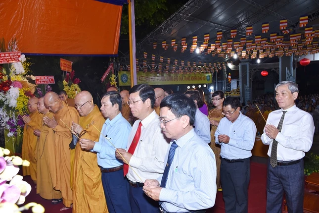 TP.HCM: Trang nghiêm lễ Phật đản tại Q.Bình Thạnh ảnh 5 H15.JPG