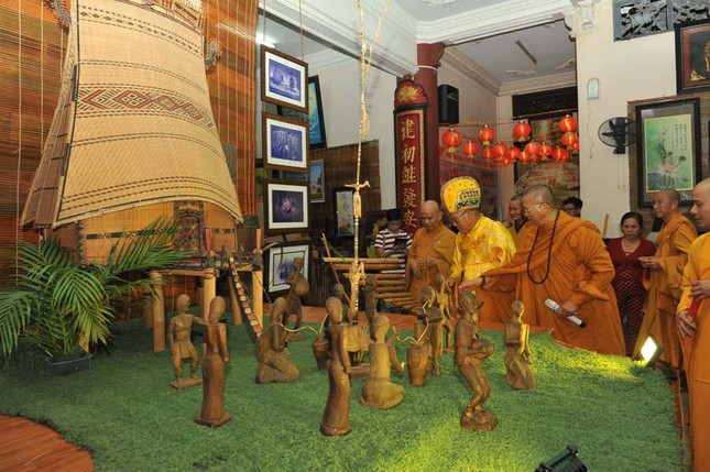 Gia Lai: Phố núi Pleiku hoan hỷ rước Phật ảnh 4 7.jpg