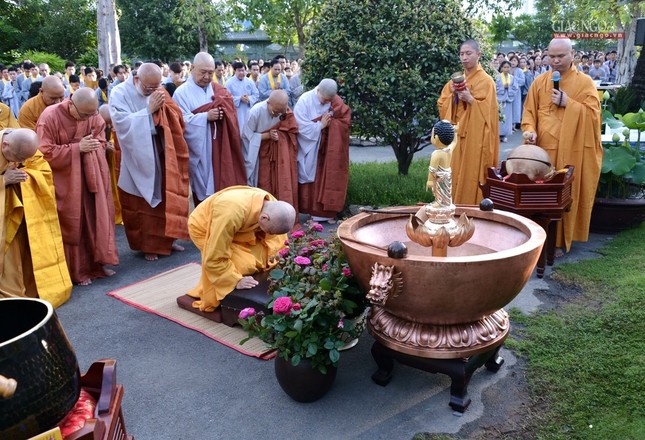 Le tam Phat tai chua Hue Nghiem (10).JPG