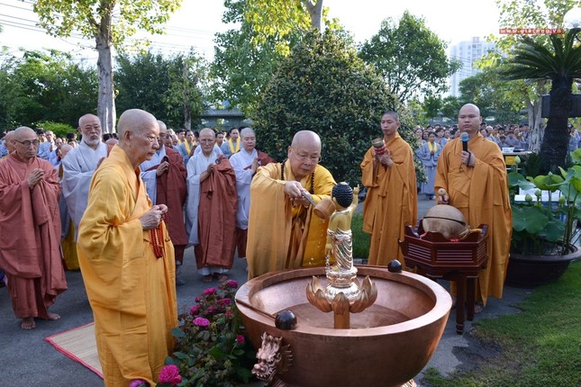 Le tam Phat tai chua Hue Nghiem (12).JPG