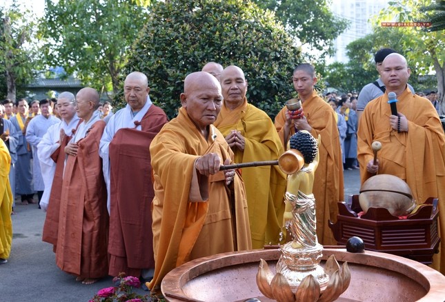 Le tam Phat tai chua Hue Nghiem (13).JPG