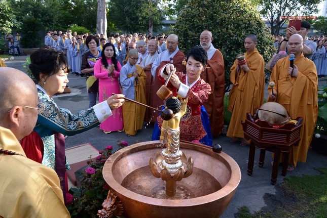 Le tam Phat tai chua Hue Nghiem (15).JPG