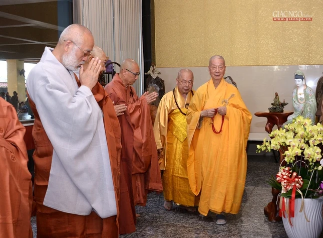 Le tam Phat tai chua Hue Nghiem (2).JPG