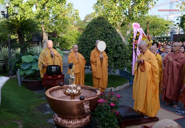 Le tam Phat tai chua Hue Nghiem (6).JPG