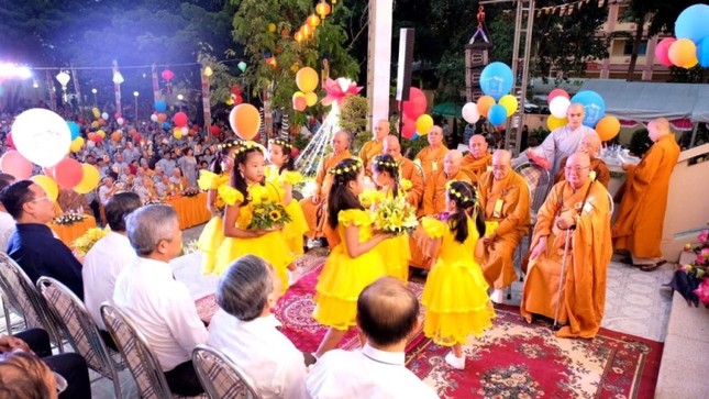 Q.9 tổ chức Phật đản chiều rằm tháng Tư ảnh 5 1 a vg06.jpeg