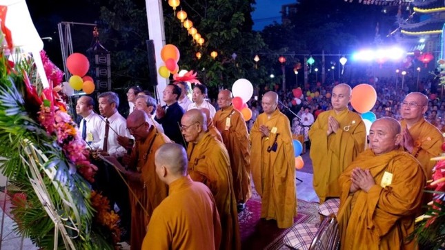 Q.9 tổ chức Phật đản chiều rằm tháng Tư ảnh 6 1 a vg10.jpeg