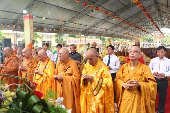 Đồng Nai long trọng kỷ niệm ngày Đản sinh của Đức Phật ảnh 4 IMG_5780.JPG