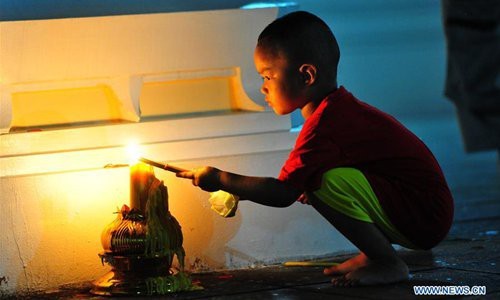 Phật tử nhiều nước thành kính tưởng niệm ngày Phật Đản - Ảnh 3. Phật tử nhiều nước thành kính tưởng niệm ngày Phật Đản - Ảnh 3.