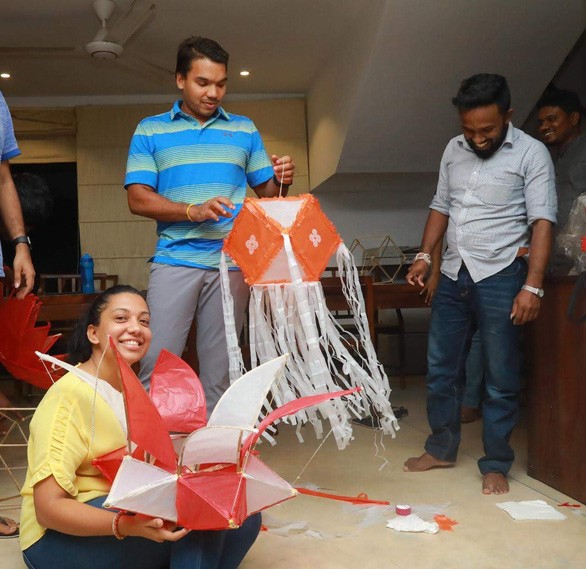 Phật tử nhiều nước thành kính hướng về ngày Phật đản ảnh 9 lam-den-long-15582541543031998767844_jpg.jpg