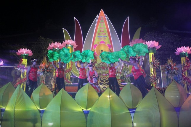 Lâm Đồng: Đoàn sinh GĐPT hát mừng Phật đản ảnh 3 e3b12ec09f177a492306.jpg