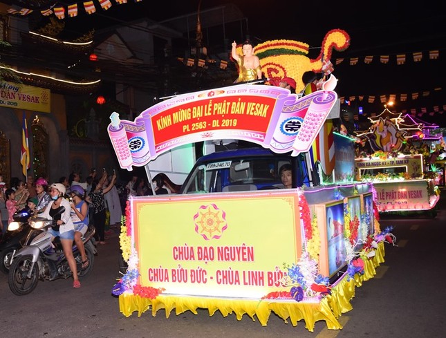 Đại lễ Phật đản tại Trung tâm văn hóa tỉnh Quảng Nam ảnh 6 q8.jpg