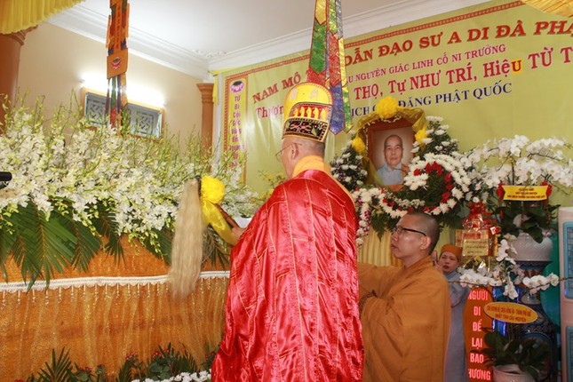 Phụng tống kim quan NT.Thích nữ Từ Trí nhập tháp ảnh 3 bdinh 4.jpg