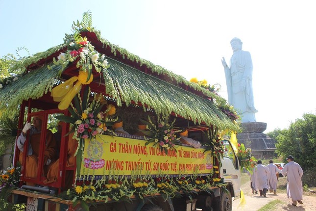 Phụng tống kim quan NT.Thích nữ Từ Trí nhập tháp ảnh 7 bdinh 7.jpg