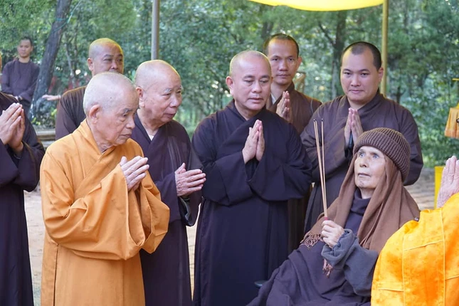 TS Thich Nhat Hanh (1).jpg