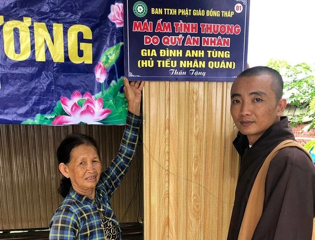 Tang nha tinh thuong cho ho ngheo.jpg